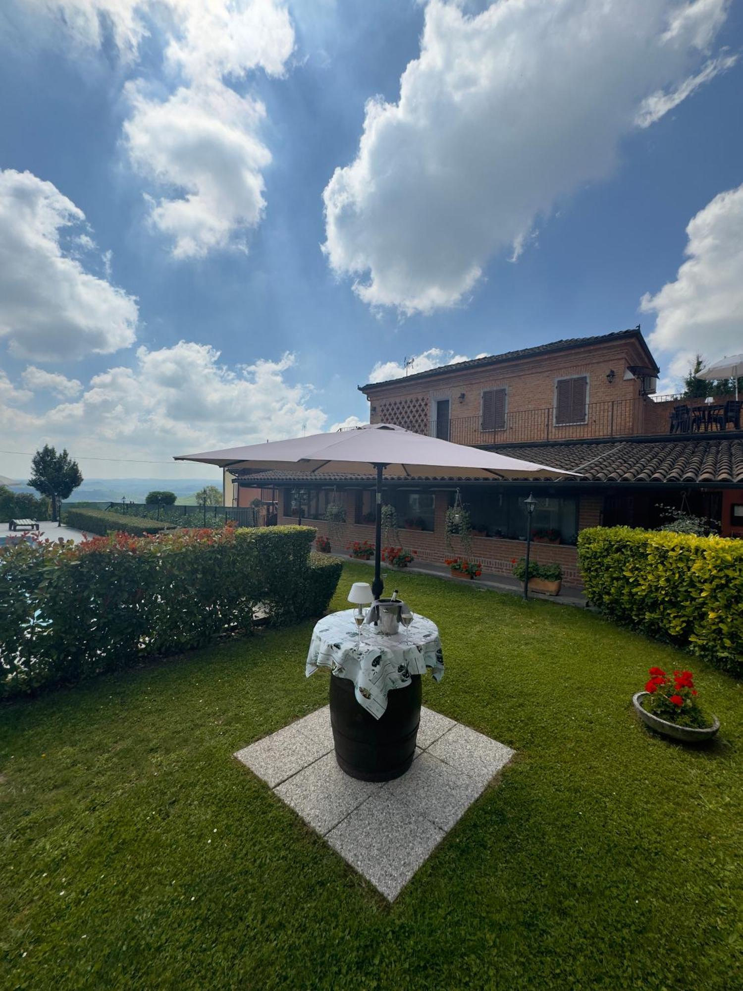Locanda Osteria La Milonga Agliano Terme Exterior photo